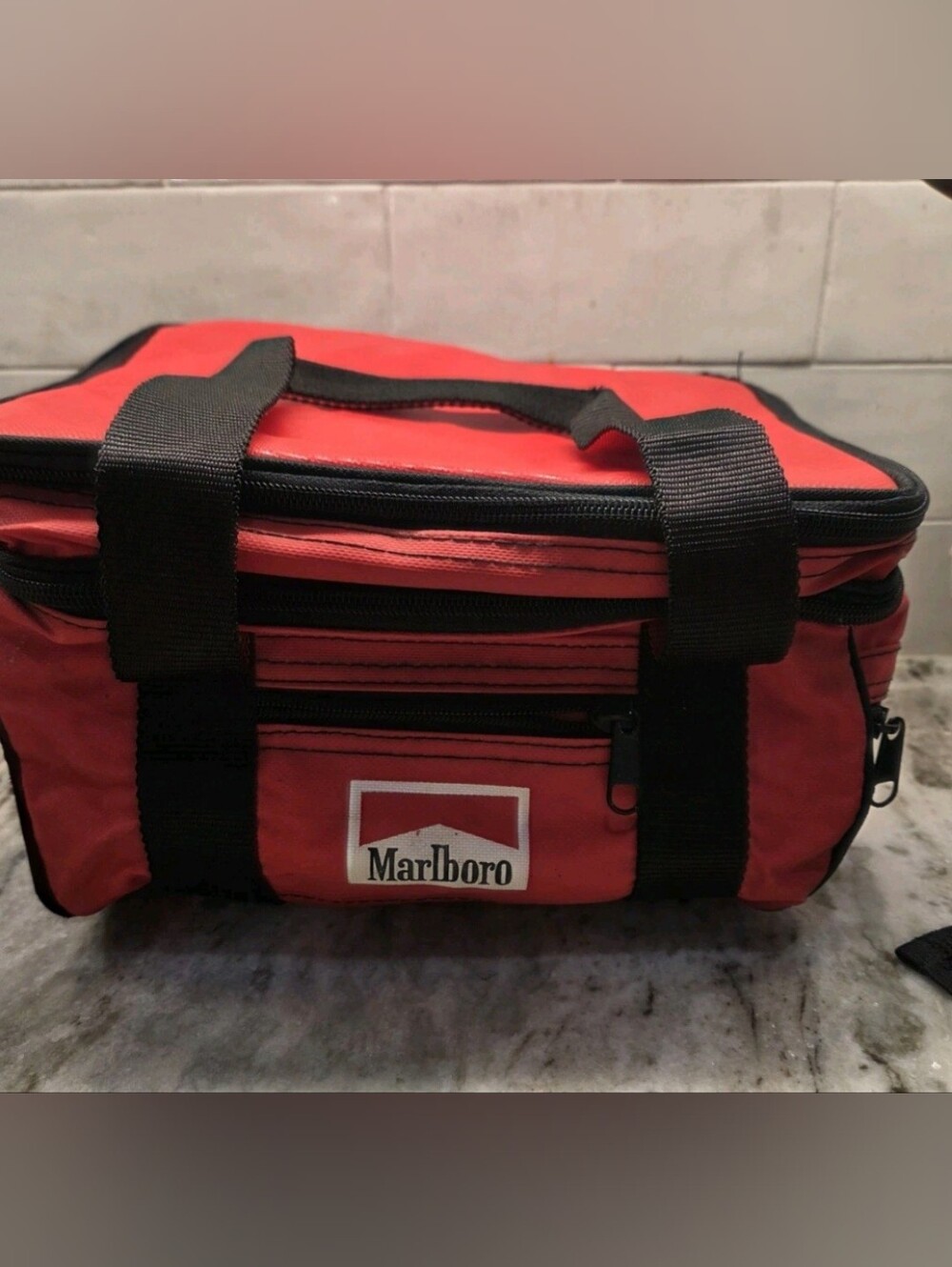 Vintage Marlboro Unlimited Soft Lunch Cooler Bag Red Insulated 6-Pack Tote 1990s